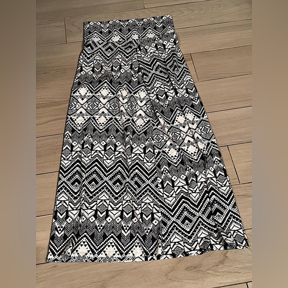 Arizona jeans Patterned Women's Skirt stretchy LARGE waist 15in length 40in - Picture 1 of 5